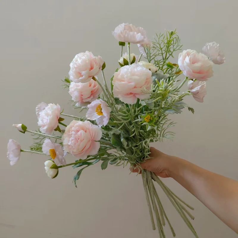 Lebensechtes Blumenstrauß-Arrangement