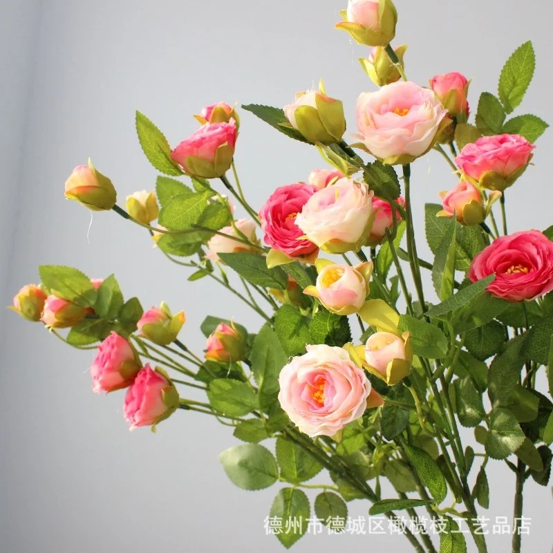 Lebensechter dekorativer Blumenstiel