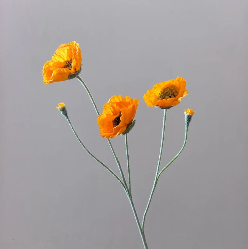 Elegante Seidenblumenanordnung