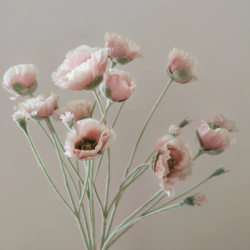 Elegante Seidenblumenanordnung