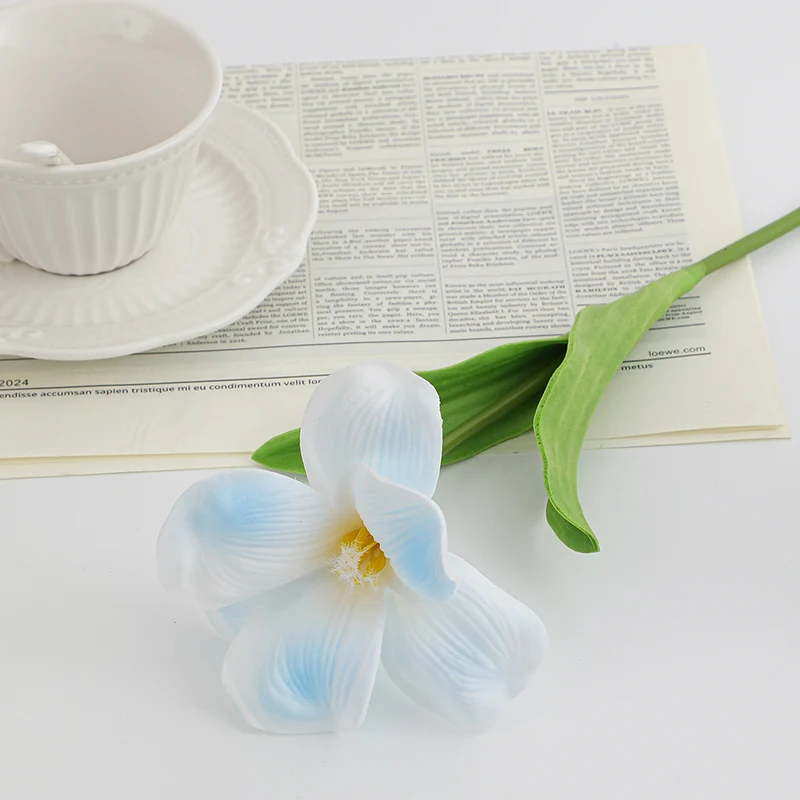 Künstlicher Orchideenblütenzweig mit realistischen Details Karnz