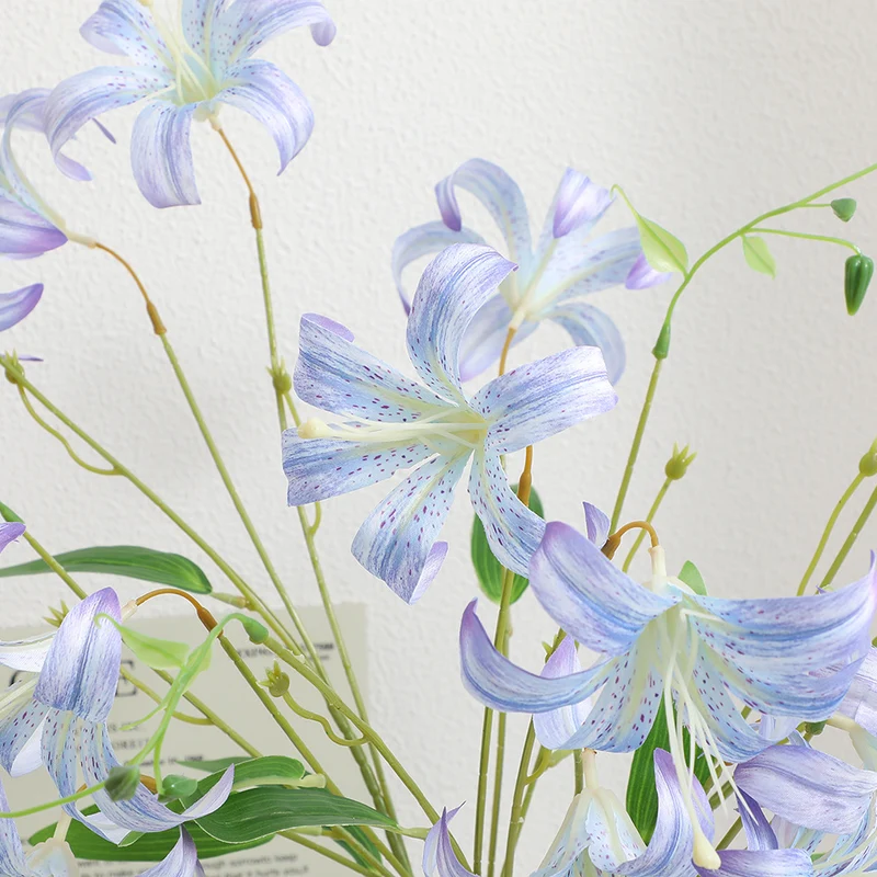 Künstlicher Lilienstrauß mit detailverliebten Blüten Karnz