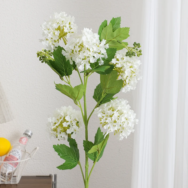 Künstlicher Hydrangeazweig mit lebhaften Blüten und detailreichen Blättern Karnz