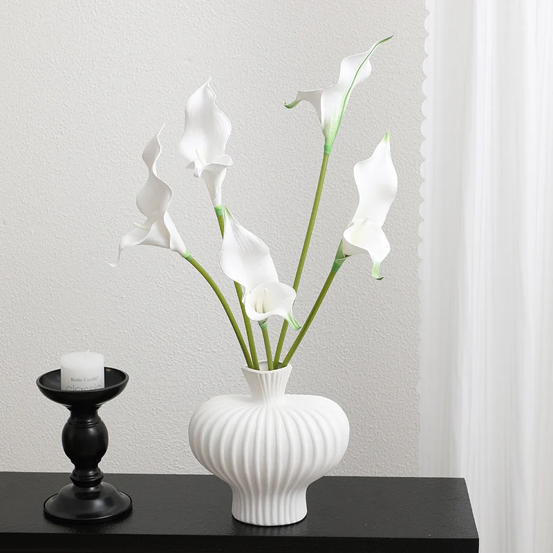Künstlicher Calla-Blütenzweig mit realistischen Details Karnz