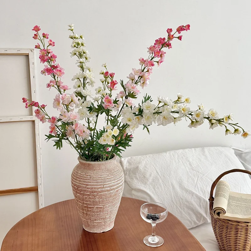 Künstlicher Blütenzweig mit detailreichen roten Blüten Karnz