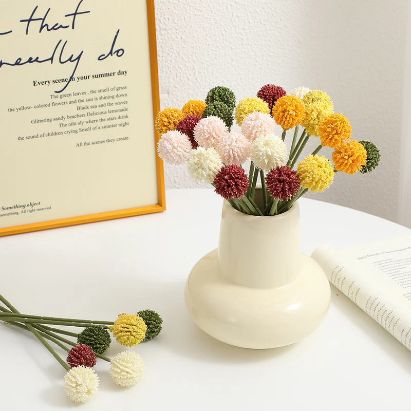 Künstlicher Blumenstängel mit detaillierten Blüten Karnz