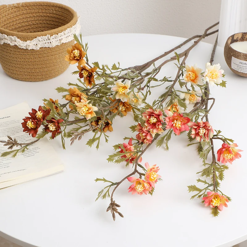 Eleganter Kunstblütenzweig mit detailverliebten Blüten Karnz