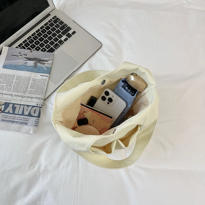 Minimalist Strukturierte Schultertasche