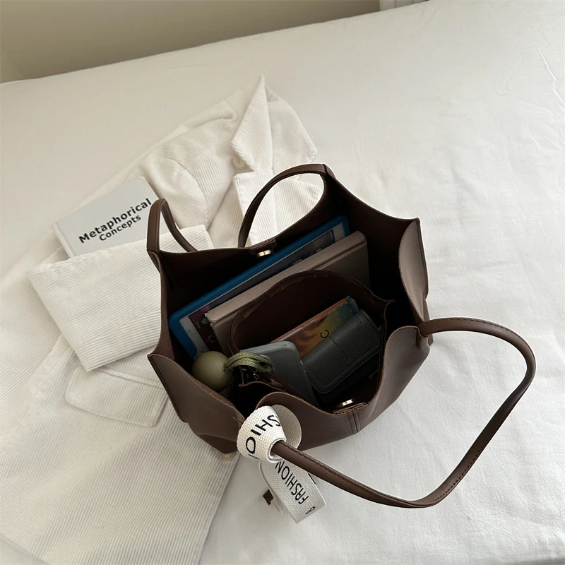 Modische strukturiert Tasche mit trendigem Riemen