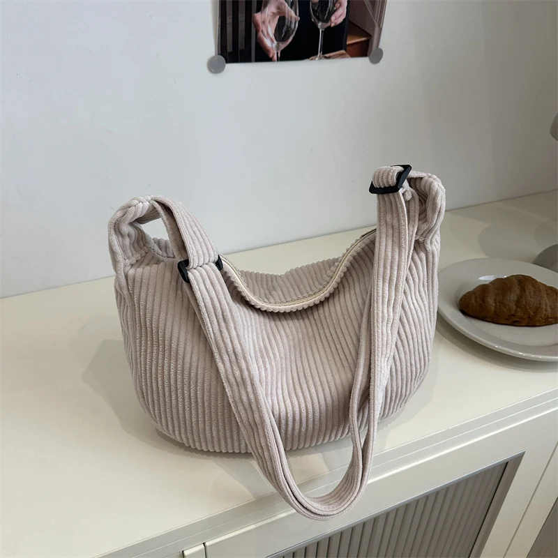 Corduroy Hobo Tasche
