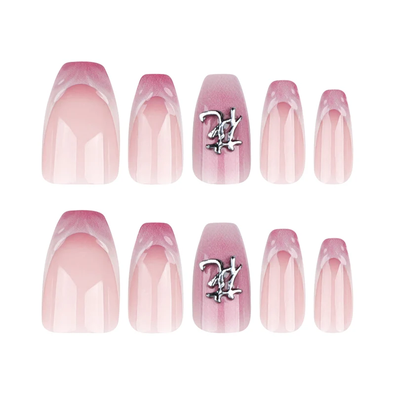 Kunstvolle Stiletto-Nägel mit floralen Akzenten und 3D-Details Karnz