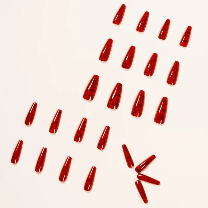 Kunstvolle Stiletto-Nägel mit floralem 3D-Design Karnz