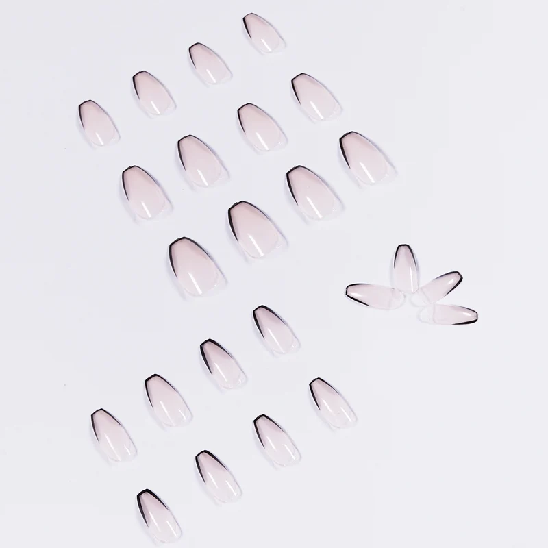 Kunstvolle Stiletto-Nägel mit eleganter Schwarzspitzenverzierung Karnz