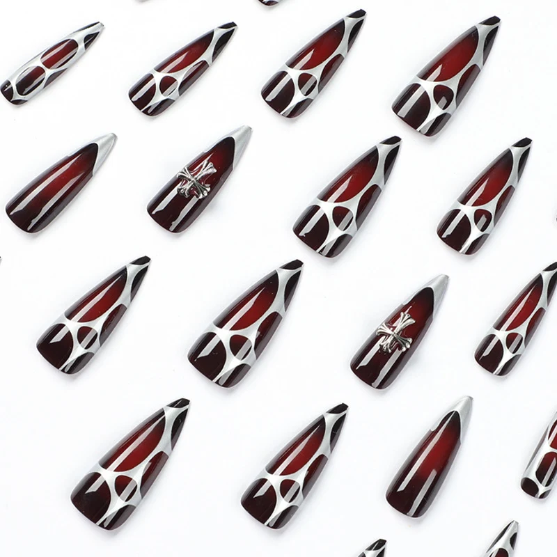 Kunstvolle Stiletto-Nägel mit eleganter Kreuzverzierung Karnz