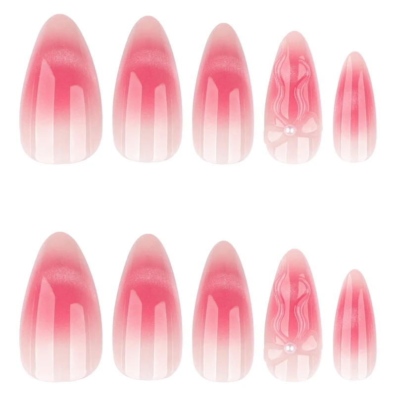 Kunstvolle Stiletto-Nägel mit eleganter French-Spitze und floralem Design Karnz