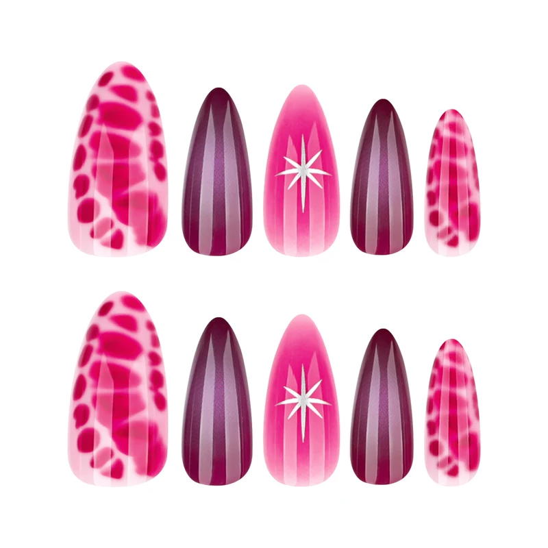 Kunstvolle Stiletto-Nägel mit eleganten Farbverlauf und filigranen Akzenten Karnz
