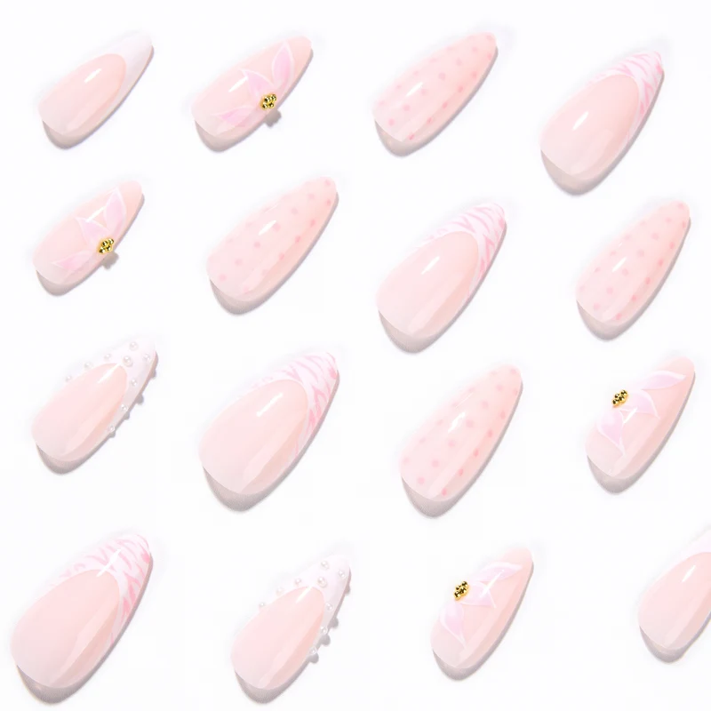 Kunstvolle Stiletto-Nägel mit eleganten 3D-Verzierungen Karnz