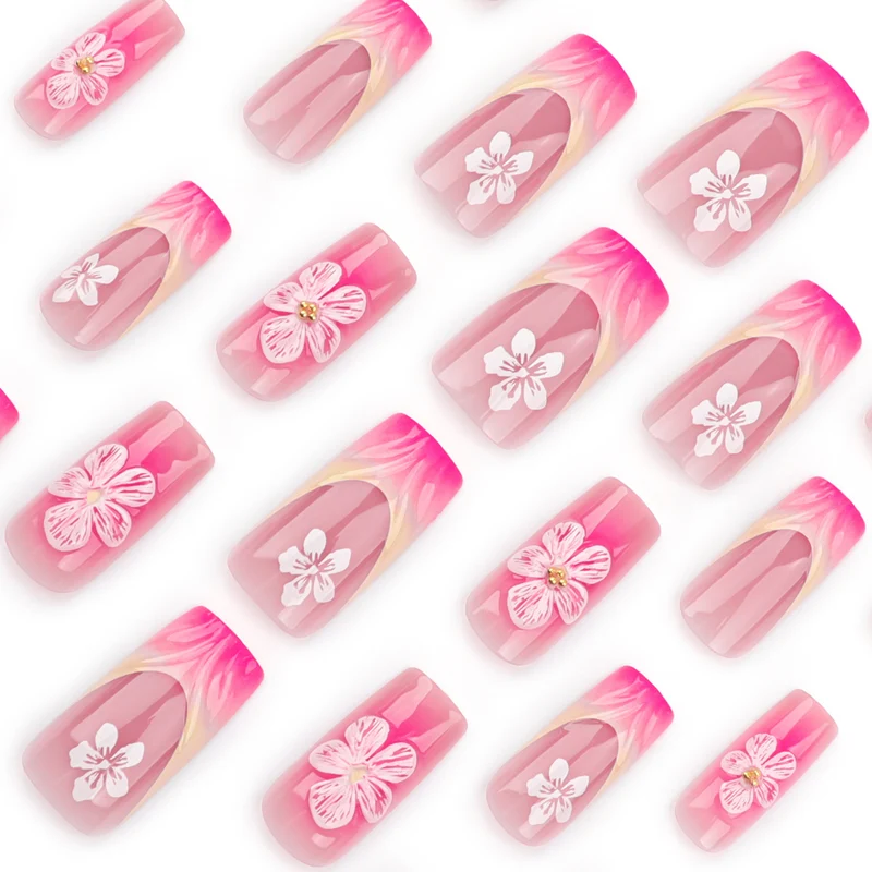 Kunstvolle Nagelverlängerungen mit floralen Designs Karnz