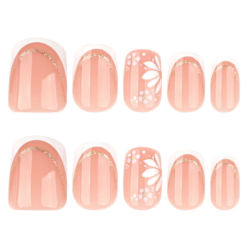 Kunstvolle Nagelverlängerungen mit floralem Design und eleganten Akzenten Karnz
