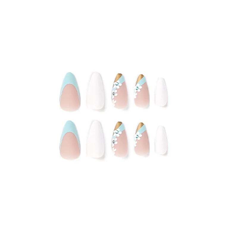 Kunstvolle Nagelverlängerungen mit eleganten Blütenmotiven Karnz