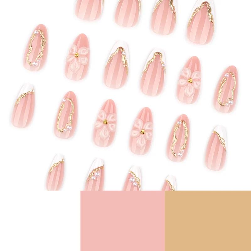 Kunstvolle Nagelverlängerungen mit eleganten blühenden Akzenten Karnz