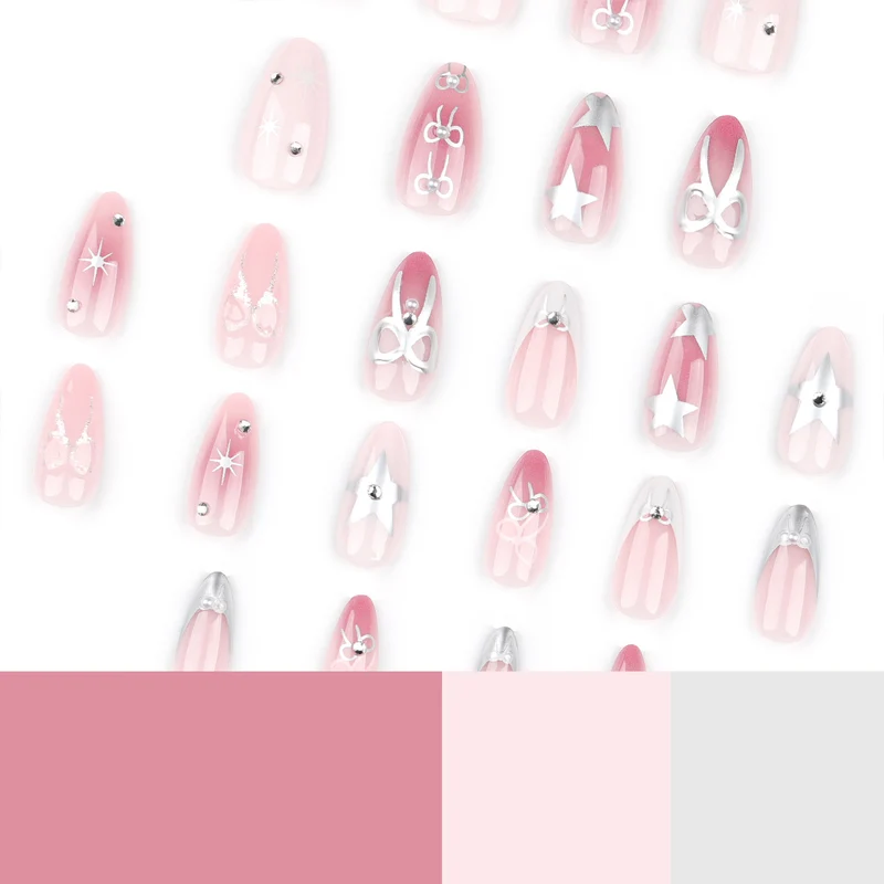Kunstvolle Nagelverlängerungen mit eleganten 3D-Verzierungen Karnz