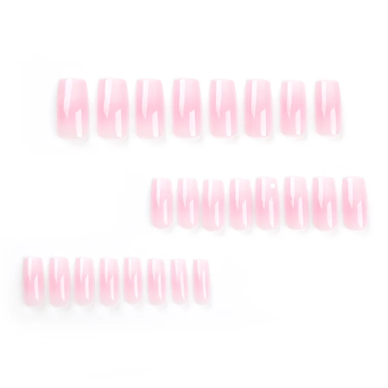 Kunstvolle Nagelverlängerungen mit elegantem Ombre-Finish Karnz
