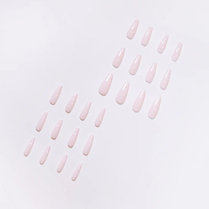Kunstvolle Nagelverlängerungen mit elegantem Fluid-Design Karnz