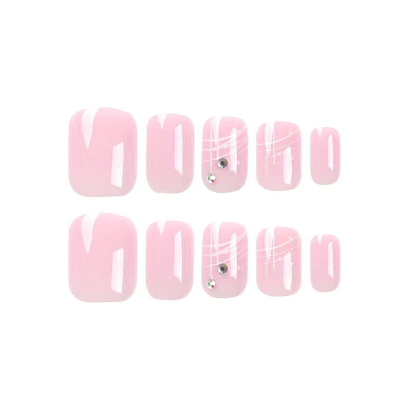 Kunstvolle Nagelverlängerungen mit elegantem Design und Strassverzierungen Karnz