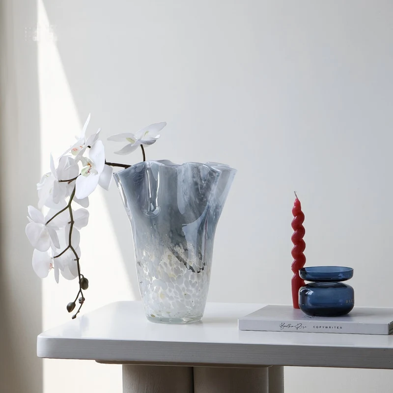 Elegante Glasvase mit wellenförmigem Rand Karnz