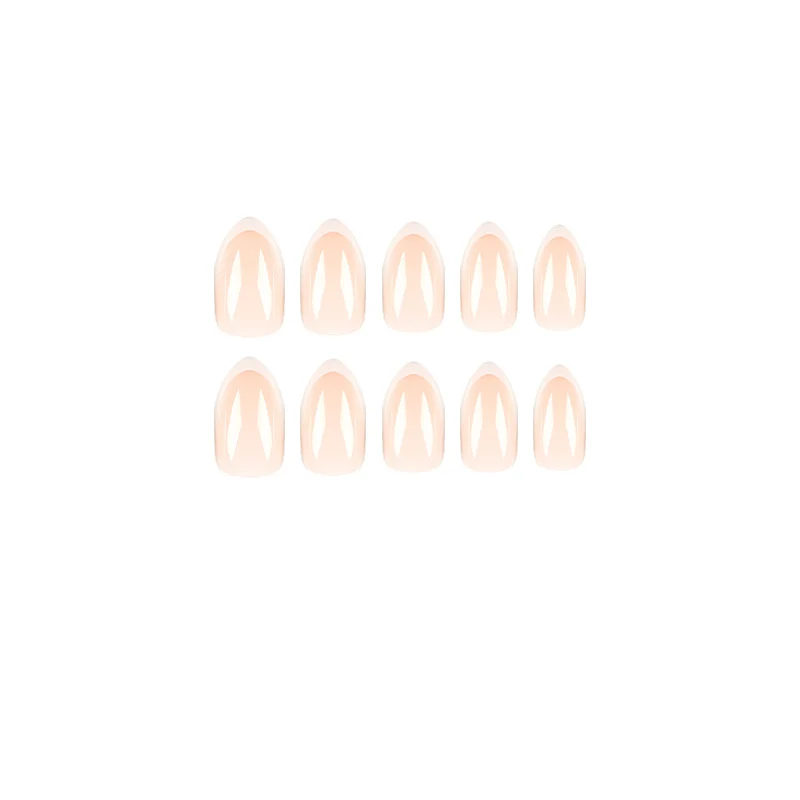 Kunstvolle Nagelverlängerungen im eleganten French-Tip Design Karnz