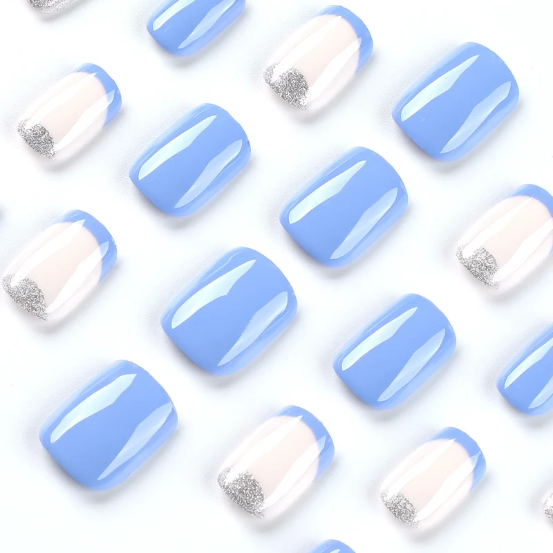 Kunstvolle Nagelspitzen mit Glitzerverzierung Karnz