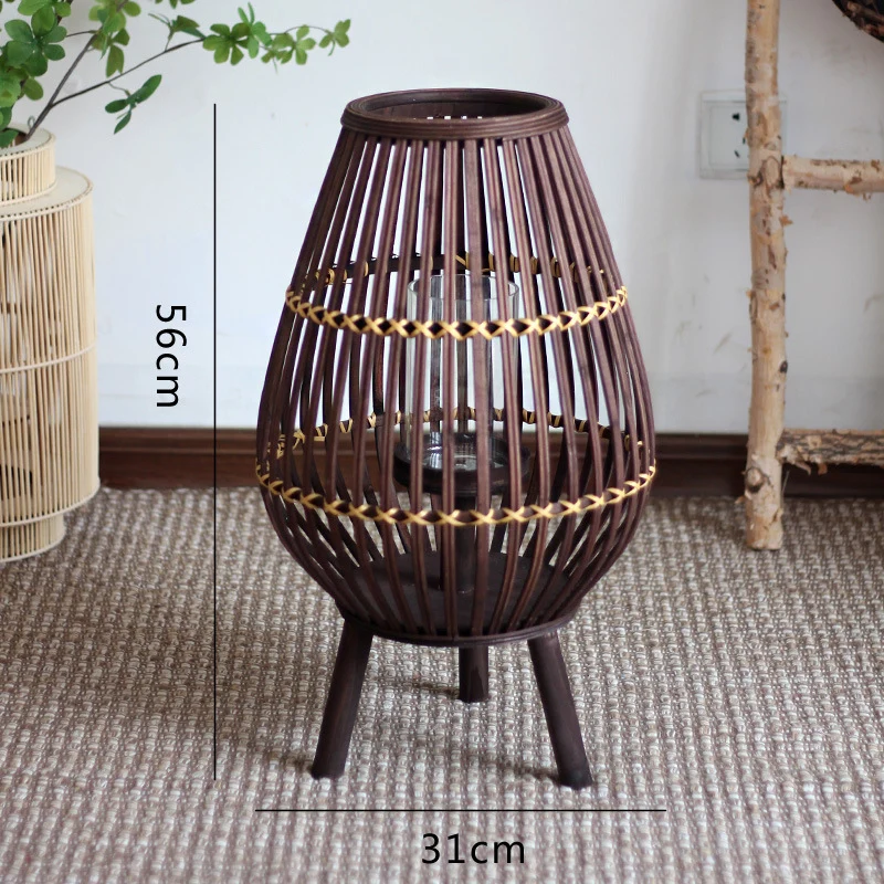 Stilvolle Laterne aus Rattan mit Holzgestell Karnz