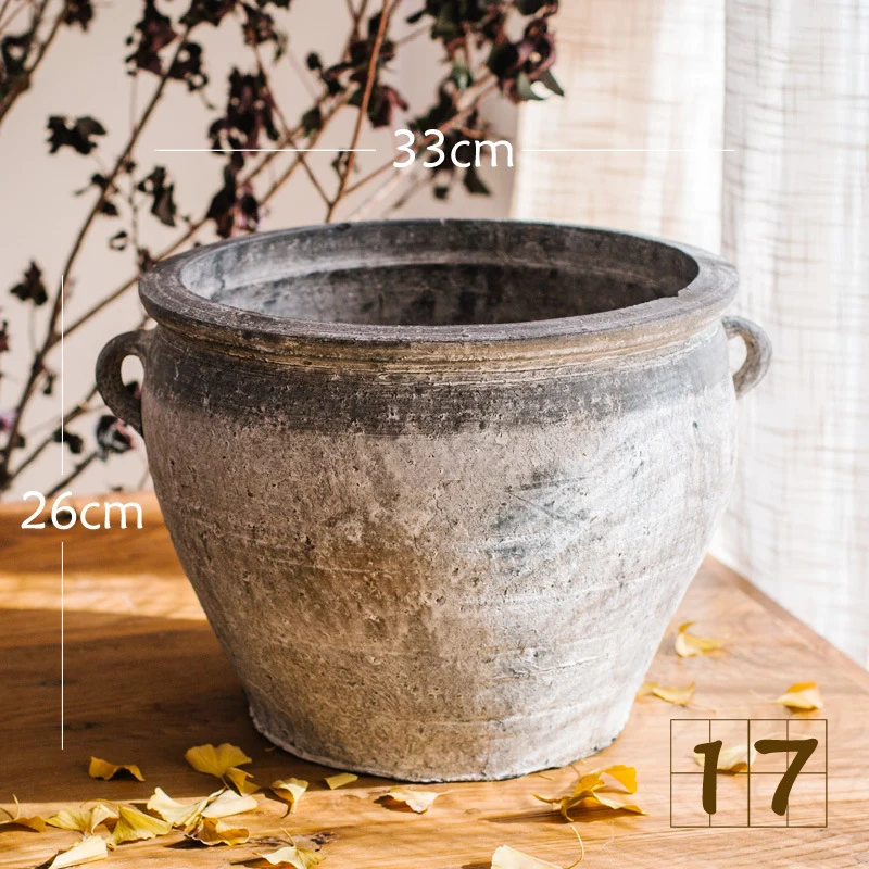 Rustikaler Keramiktopf mit handgearbeitetem Design Karnz