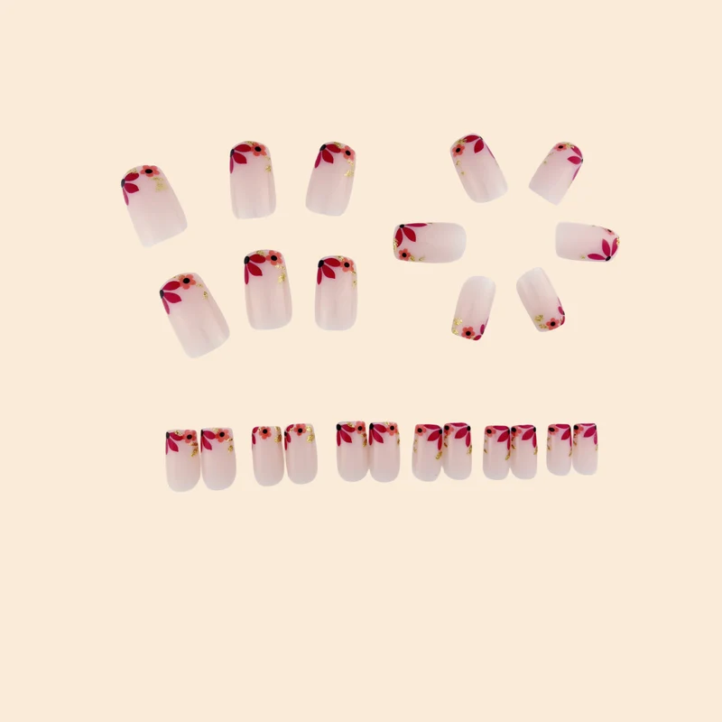 Blumenverzierte Nagelkunstverlängerungen Karnz
