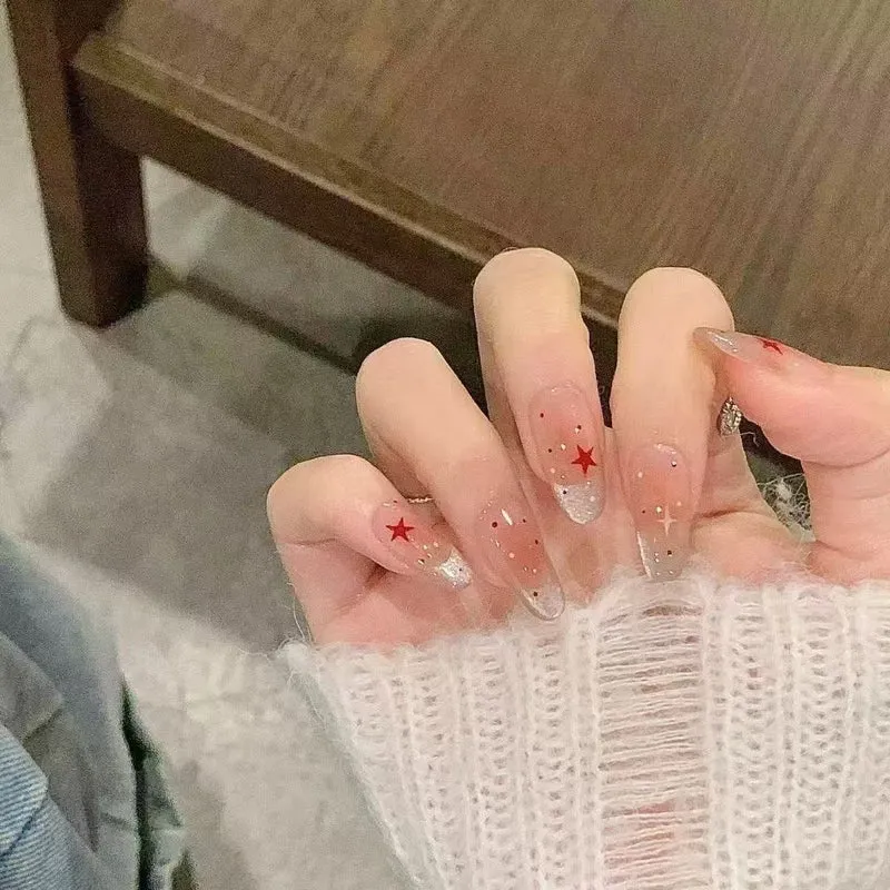 Elegante mit Sternen verzierte Nagelverlängerungen Karnz
