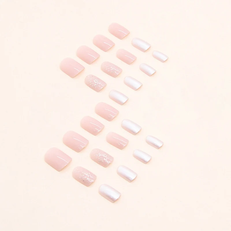 Eleganter Glänzender Press-On-Nagelset Karnz
