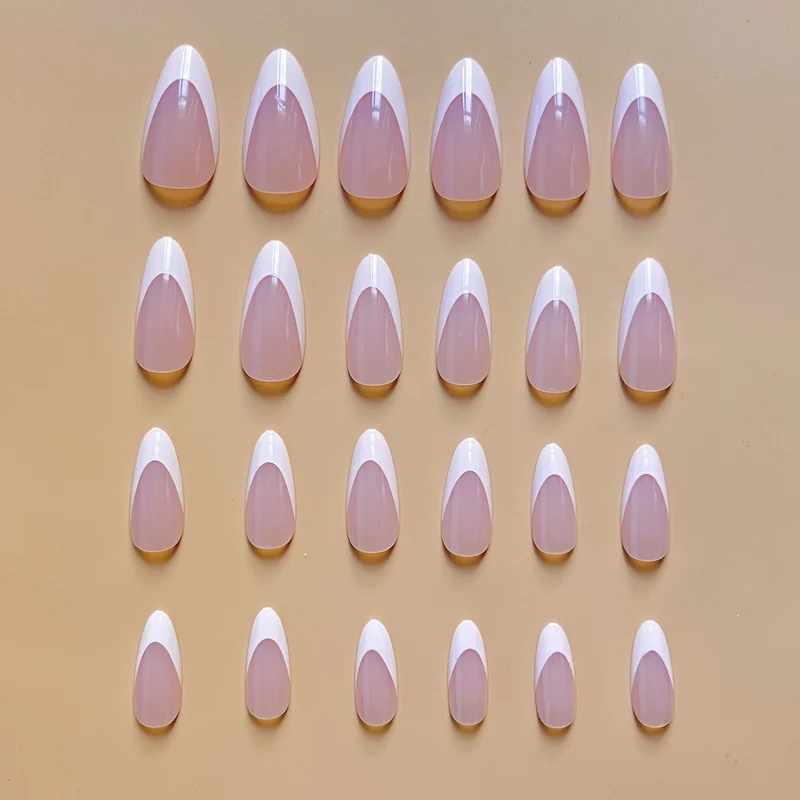 Elegante französische Spitzen-Almond-förmige Nagelverlängerungen Karnz