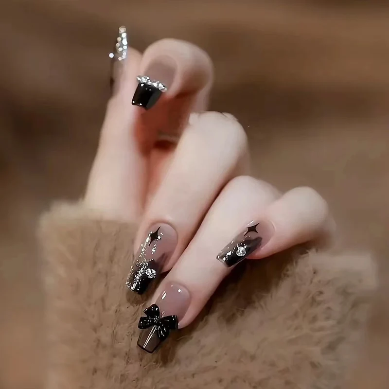 Elegante florale Nagelkunstverlängerungen Karnz