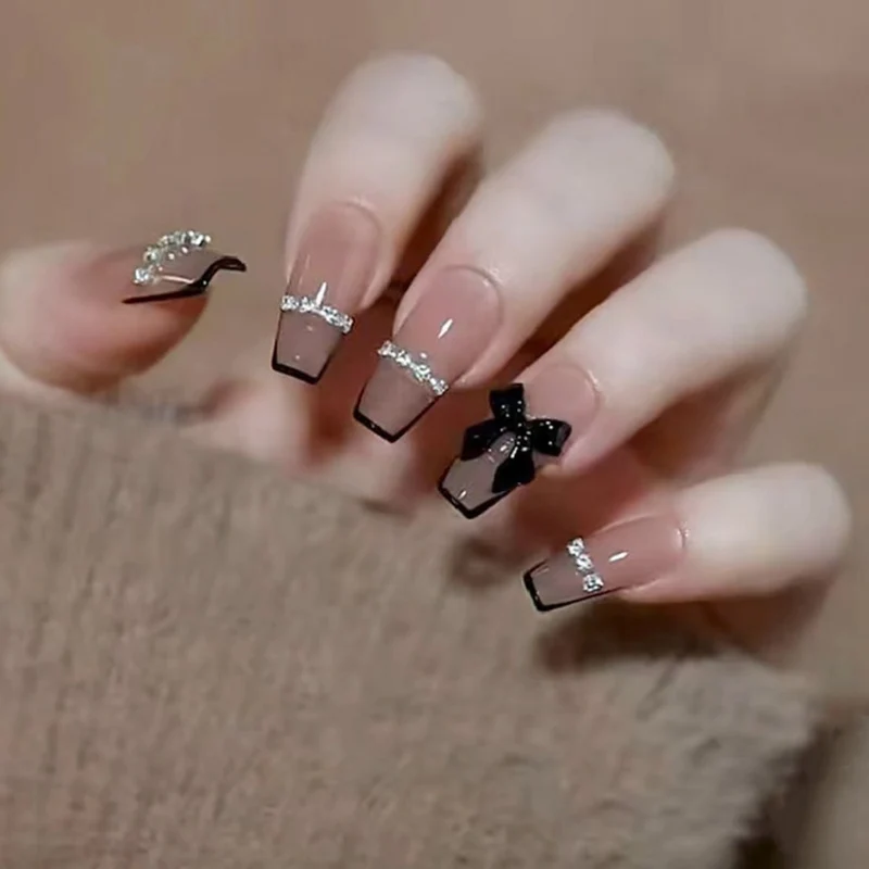 Elegante florale Nagelkunstverlängerungen Karnz