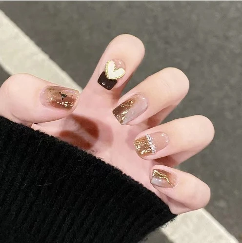 Elegante florale Nagelkunstverlängerungen Karnz