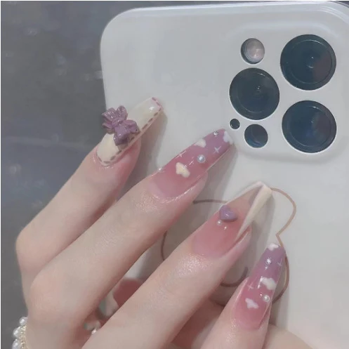 Elegante florale Nagelkunstverlängerungen Karnz