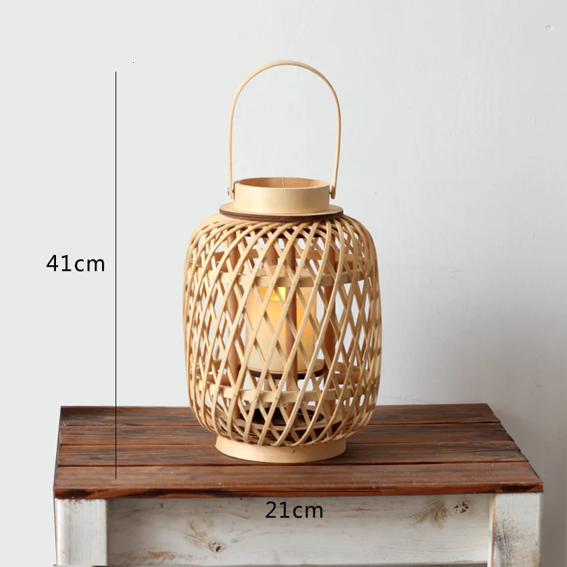 Handgefertigte Rattanlaterne Karnz