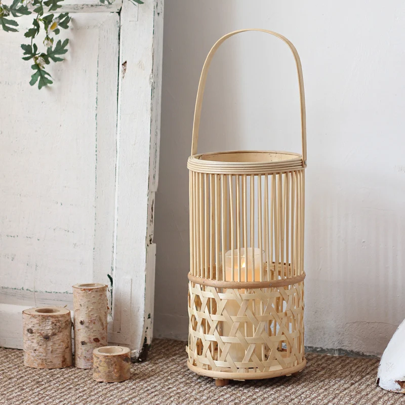 Handgefertigte Laterne aus Rattan Karnz
