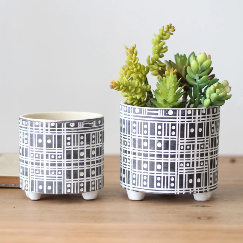 Dekorativer Blumentopf mit elegantem Muster Karnz