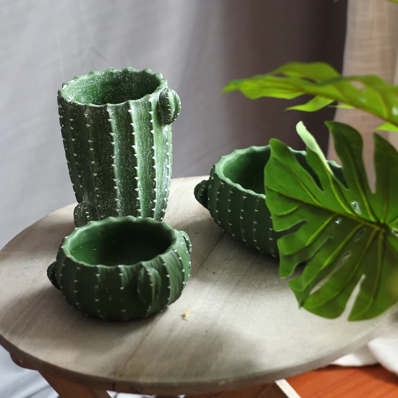 Dekorativer Blumentopf in Kaktus-Form Karnz