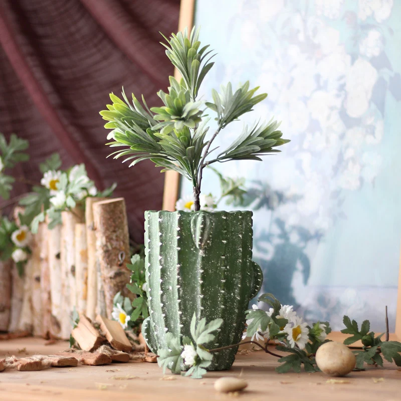 Dekorativer Blumentopf in Kaktus-Form Karnz