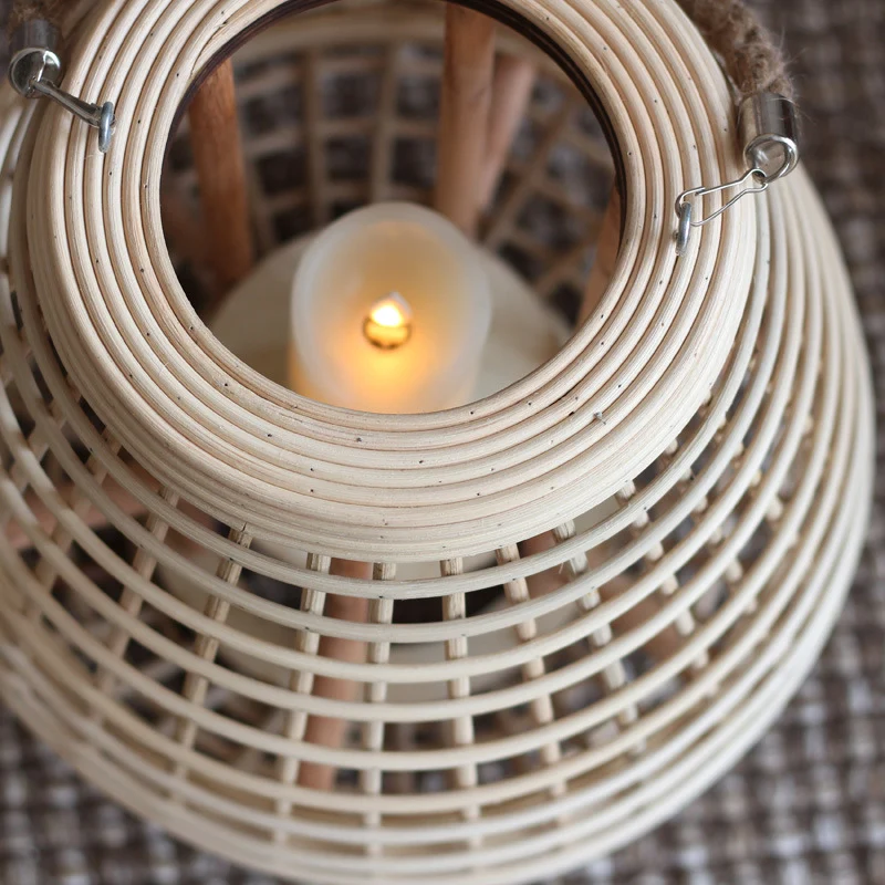 Dekorative Rattan-Laterne Karnz