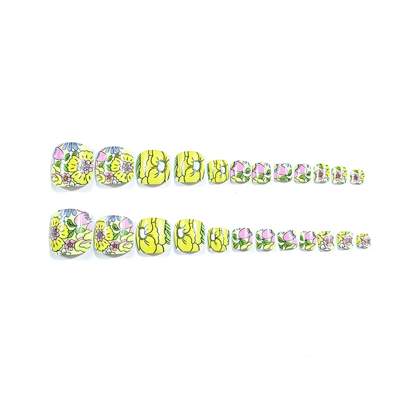 Dekorative florale Nagelkunst Karnz