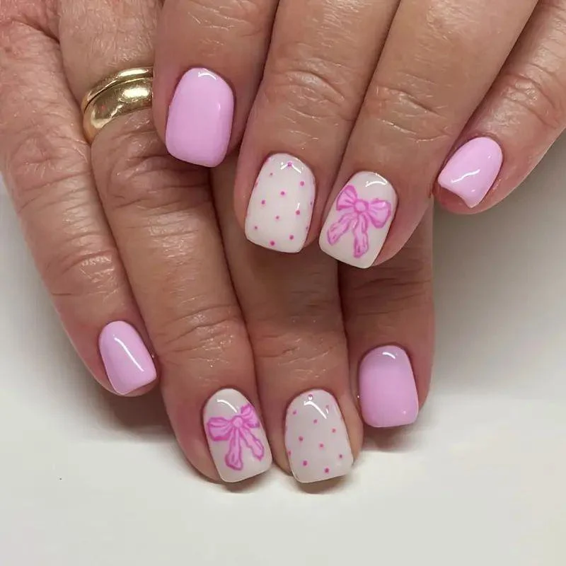 Künstlerische winterliche Nail Art Karnz
